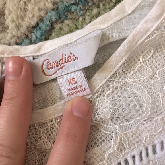 Woman’s white and lace tank - Picture 2 of 2